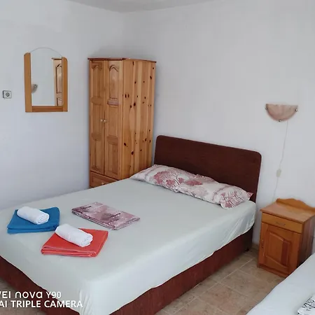 Maison d'hôtes къща здравец - с осигурено паркомясто 3*