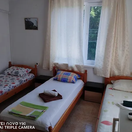 къща здравец - с осигурено паркомясто