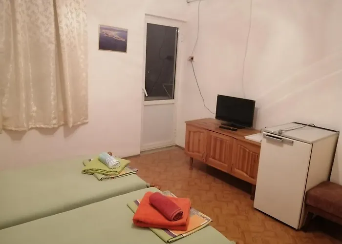 Къща за гости къща здравец - с осигурено паркомясто 3*