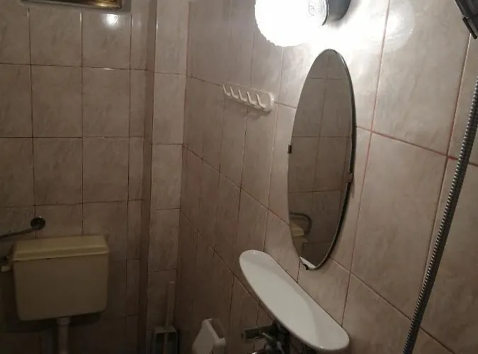 къща здравец - с осигурено паркомясто Къща за гости