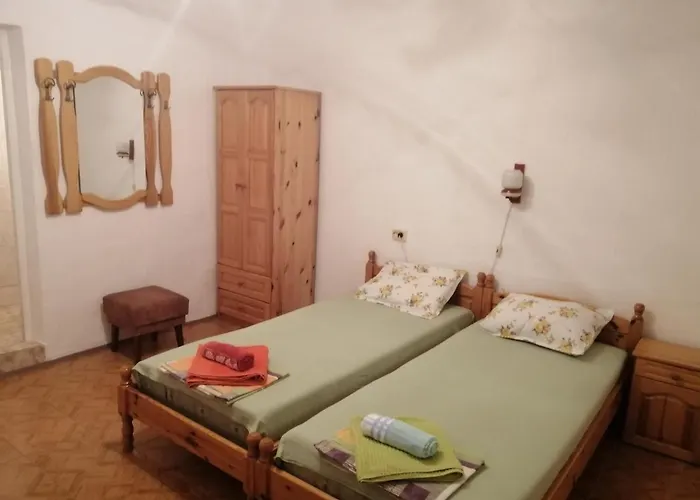 къща здравец - с осигурено паркомясто Къща за гости 3*