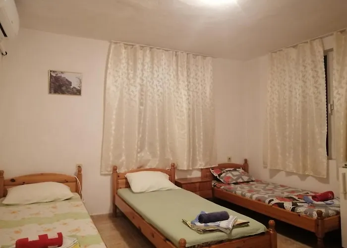 Къща за гости къща здравец - с осигурено паркомясто 3*