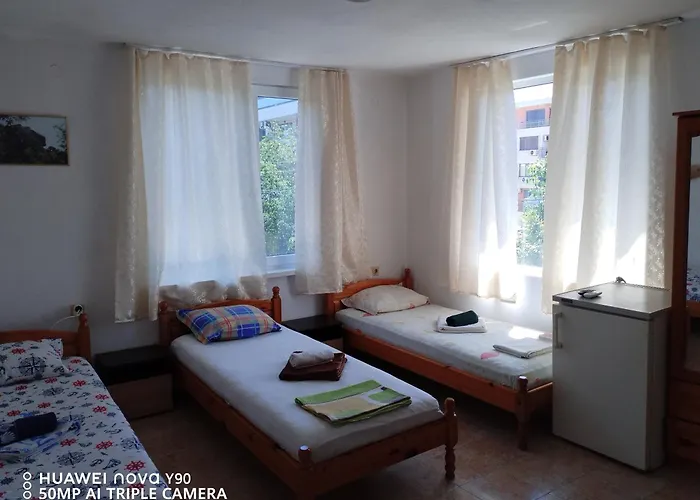 къща здравец - с осигурено паркомясто Къща за гости 3*