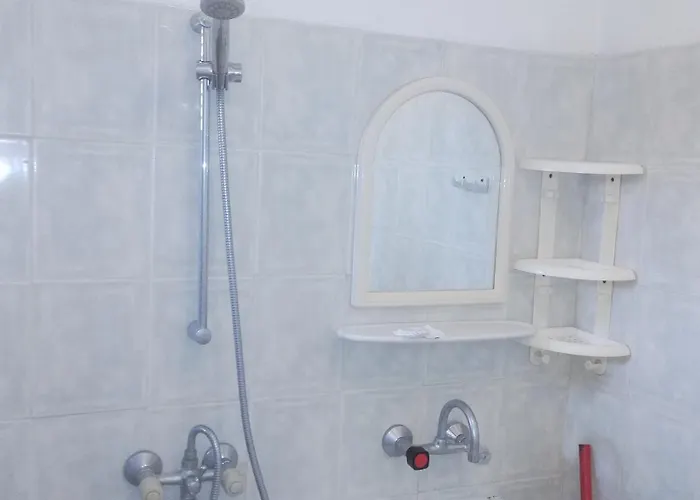 Къща за гости къща здравец - с осигурено паркомясто 3*