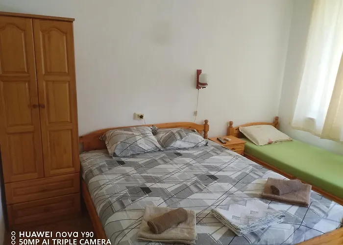 къща здравец - с осигурено паркомясто Къща за гости Приморско