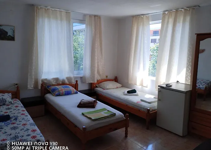 къща здравец - с осигурено паркомясто Къща за гости 3*