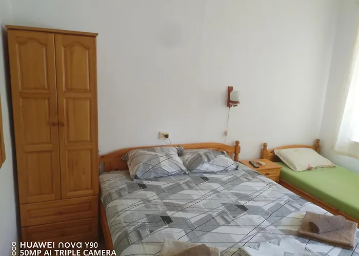 Къща за гости къща здравец - с осигурено паркомясто 3*